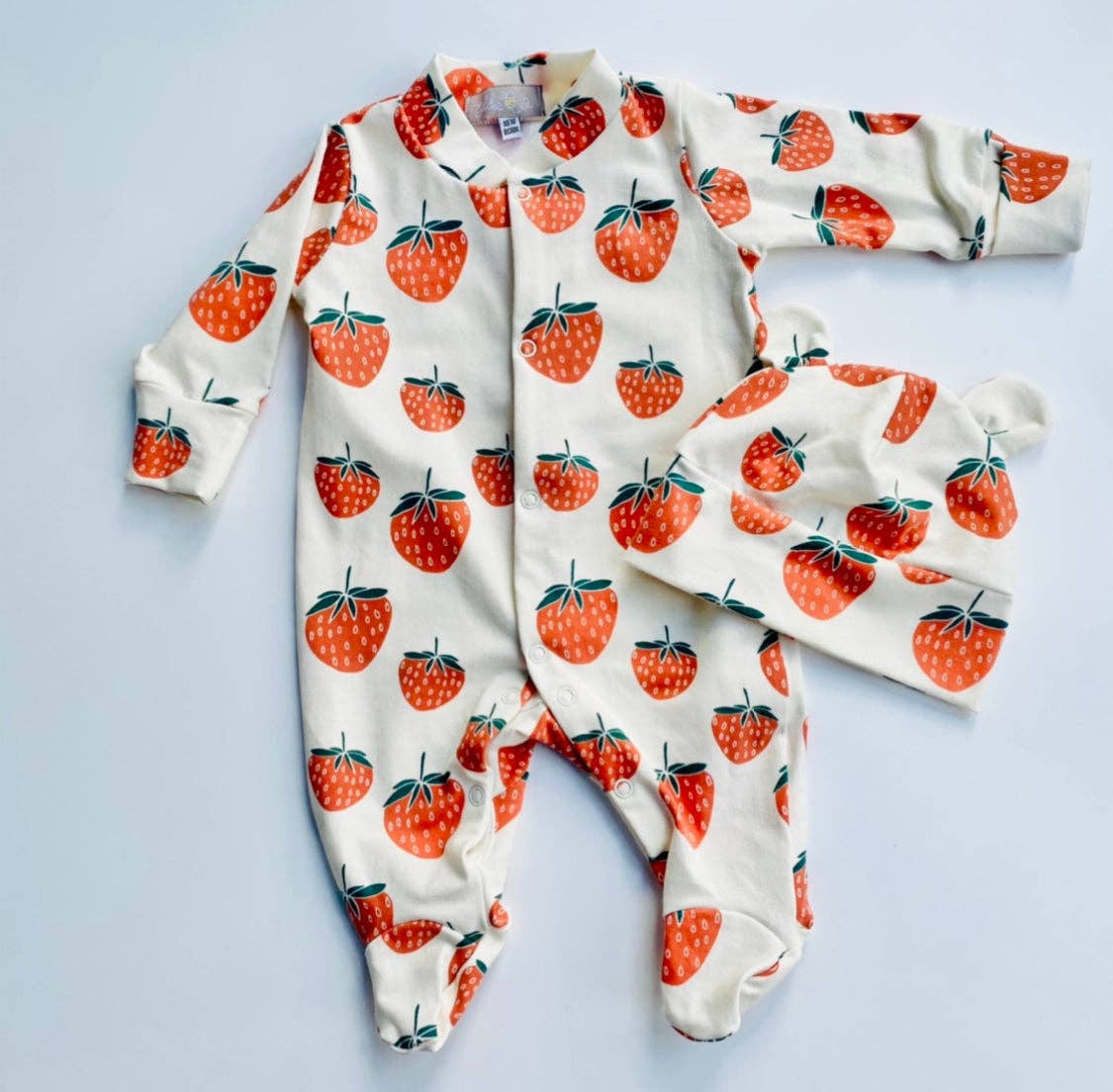 Eddie & Bee organic cotton Baby sleep suit  in Cream "Strawb